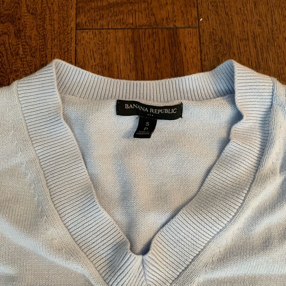 Banana Republic Sweater - Picture 2 of 2